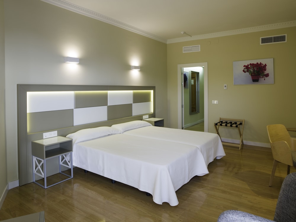 Habitación individual del hotel Monarque Torreblanca. Foto 3