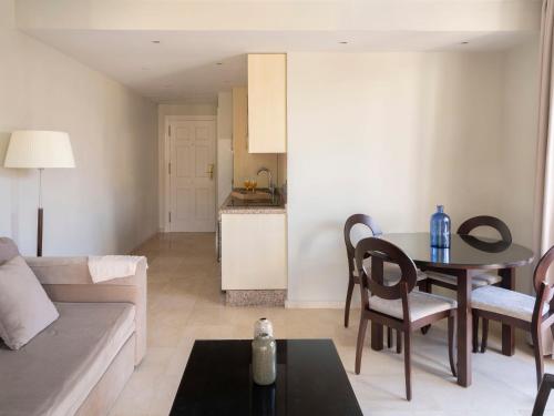 Apartamento Superior de 1 dormitorio del hotel Ona Alanda Club Marbella. Foto 4