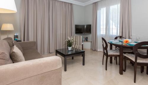 Apartamento Superior de 1 dormitorio del hotel Ona Alanda Club Marbella. Foto 8