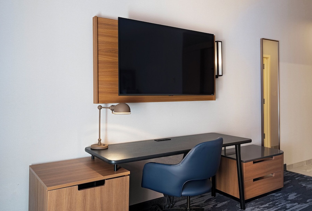 Habitación, 1 cama de matrimonio grande, bañera (Mobility/Hearing Accessible, Tub) del hotel Fairfield Inn Medford Long Island. Foto 1