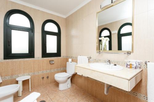 Habitación Doble - 2 camas del hotel Globales Pueblo Andaluz. Foto 2