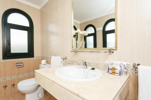 Habitación Doble - 2 camas del hotel Globales Pueblo Andaluz. Foto 4