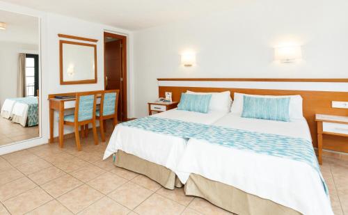 Habitación Doble - 2 camas del hotel Globales Pueblo Andaluz. Foto 6