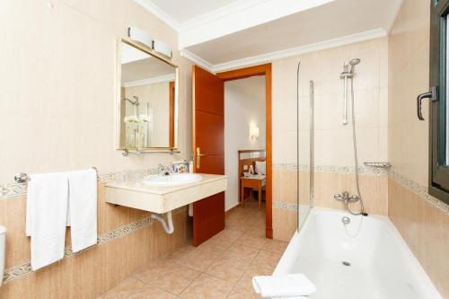 Habitación Doble del hotel Globales Pueblo Andaluz. Foto 4