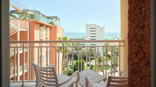 Habitación Doble con vistas laterales al mar - 1 o 2 camas del hotel Fenix Torremolinos -Adults Only Recommended
