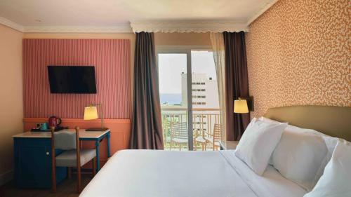 Habitación Doble con vistas laterales al mar - 1 o 2 camas del hotel Fenix Torremolinos -Adults Only Recommended. Foto 3