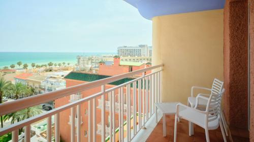 Habitación Doble con vistas laterales al mar - 1 o 2 camas del hotel Fenix Torremolinos -Adults Only Recommended. Foto 5