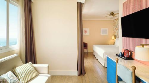 Suite Junior con balcón del hotel Fenix Torremolinos -Adults Only Recommended. Foto 2