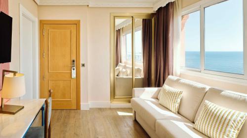Suite Junior con balcón del hotel Fenix Torremolinos -Adults Only Recommended. Foto 3