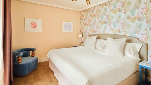 Suite Junior con balcón del hotel Fenix Torremolinos -Adults Only Recommended. Foto 4