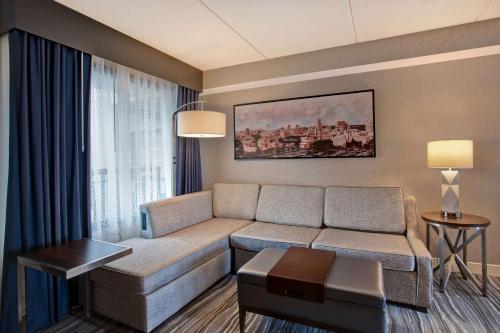Suite para no fumadores - 2 camas dobles del hotel Embassy Suites Syracuse. Foto 4