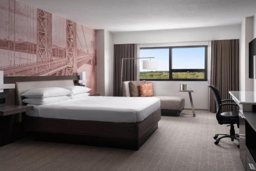 Habitación con acceso al club lounge MClub - 1 cama extragrande del hotel Teaneck Marriott at Glenpointe