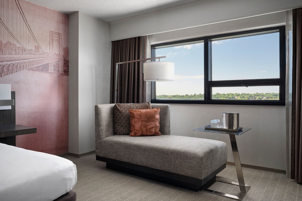 Habitación Club, 2 camas de matrimonio del hotel Teaneck Marriott at Glenpointe