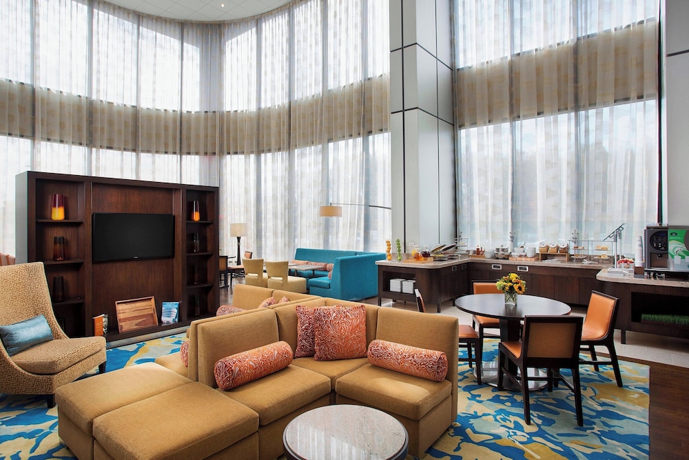 Habitación Club, 1 cama de matrimonio grande del hotel Teaneck Marriott at Glenpointe. Foto 12