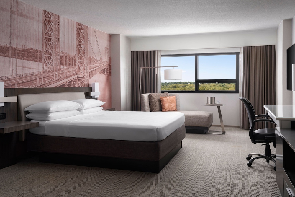 Habitación, 1 cama de matrimonio grande (Hearing Accessible) del hotel Teaneck Marriott at Glenpointe