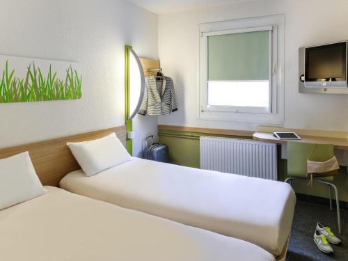 Habitación Doble Estándar - 2 camas del hotel Ibis Budget Brussels Airport. Foto 1