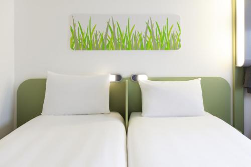Habitación Doble Estándar - 2 camas del hotel Ibis Budget Brussels Airport. Foto 5
