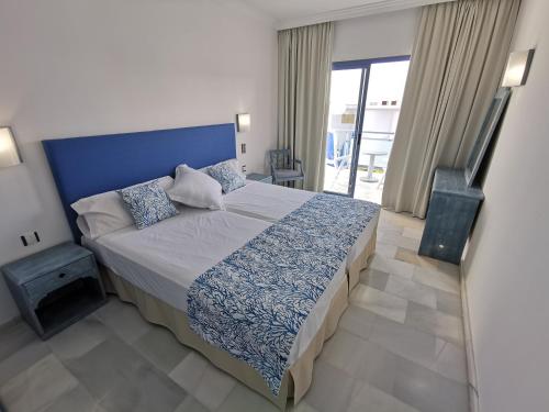 Apartamento con vistas a la piscina del hotel Igramar Morrojable - Adults Only. Foto 5