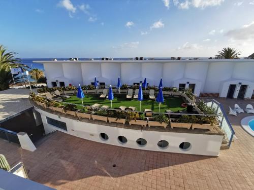 Apartamento con vistas a la piscina del hotel Igramar Morrojable - Adults Only. Foto 2