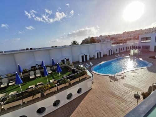 Apartamento con vistas a la piscina del hotel Igramar Morrojable - Adults Only. Foto 1