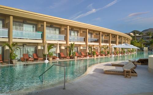 Alojamiento Doble con vistas laterales al mar y piscina compartida del hotel Iberostar Selection Fuerteventura Palace
