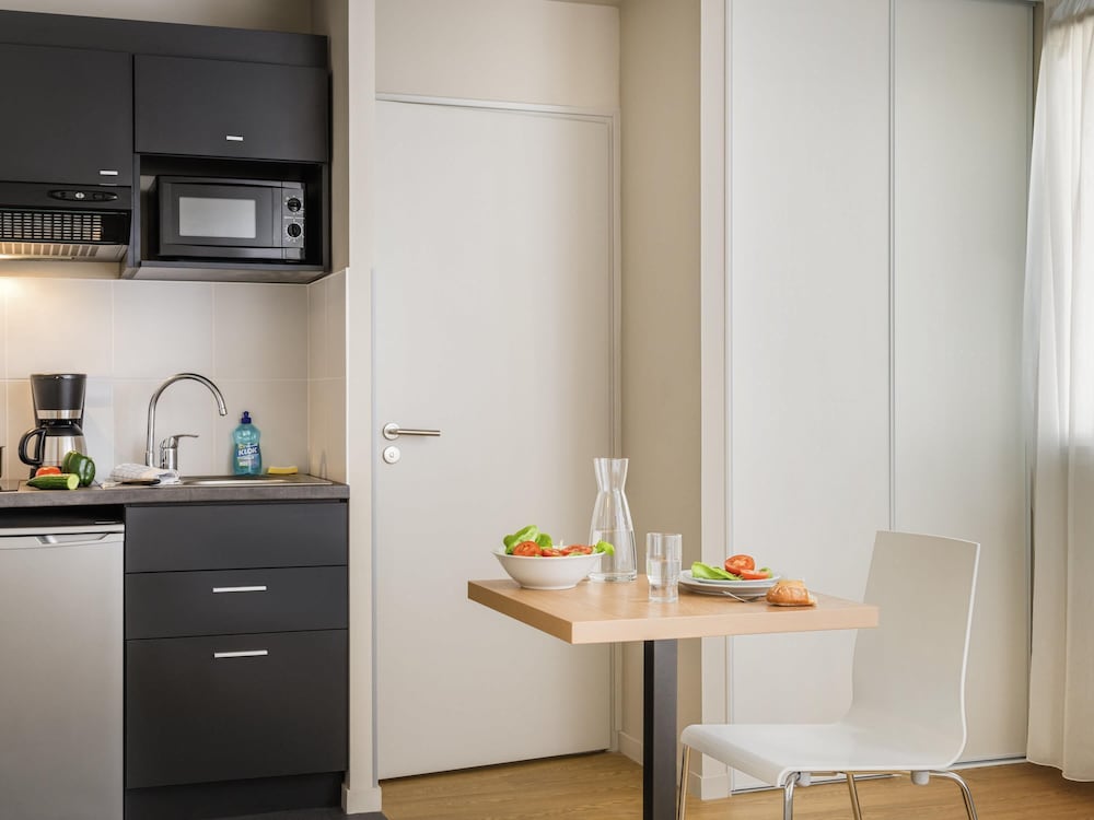 Habitación tipo estudio con 2 camas individuales del hotel Adagio Access Dijon République. Foto 3