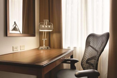 Habitación Doble - adaptada para personas con problemas de audición - cama extragrande del hotel Hilton Garden Inn Rochester Downtown, Ny. Foto 1