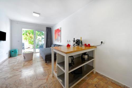 Duplex Lujo Vista Piscina Vista Jardín Superior 1 habitación 1 Cama super king del hotel Vista Bonita Gay and Lesbian Only Resort. Foto 7