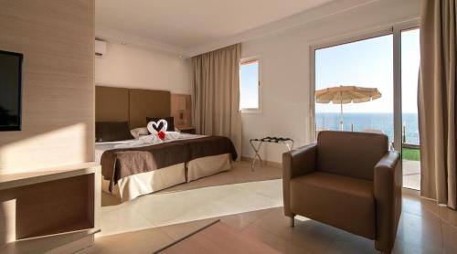 Suite Junior con vistas al mar del hotel Marina Elite. Foto 6