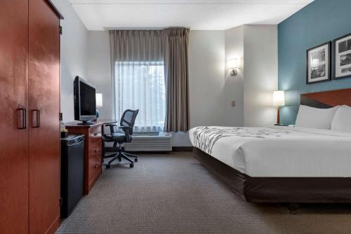 Habitación Estándar con cama extragrande - Adaptada para personas de movilidad reducida - No fumadores del hotel Sleep Inn. Foto 3
