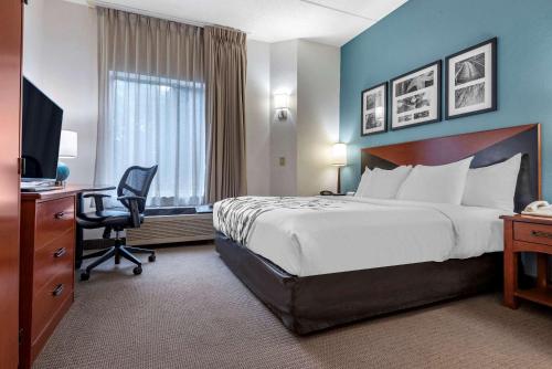 Habitación Estándar - Cama extragrande del hotel Sleep Inn. Foto 1