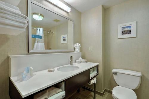 Habitación con 2 camas grandes - No fumadores/Adaptada para discapacidad auditiva y de movimiento del hotel Hampton Inn Batavia. Foto 1