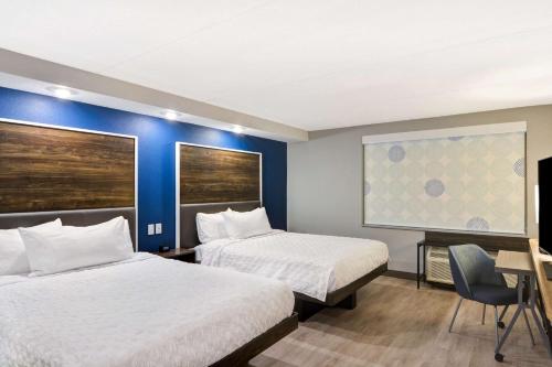 Habitación con 2 camas grandes del hotel Tru By Hilton Syracuse North Airport Area. Foto 1