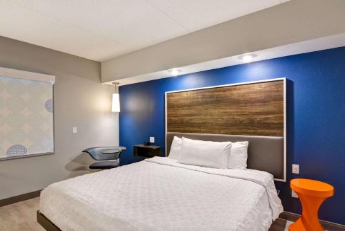 Habitación con cama extragrande. del hotel Tru By Hilton Syracuse North Airport Area. Foto 1