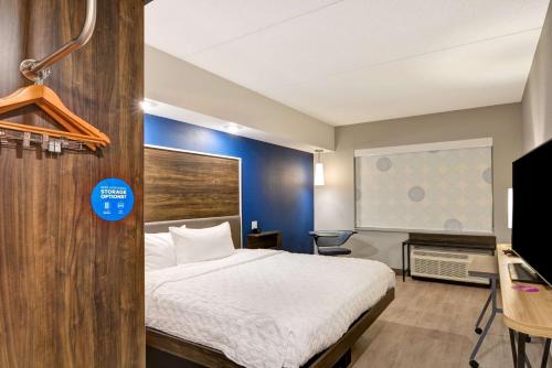 Habitación con cama extragrande. del hotel Tru By Hilton Syracuse North Airport Area. Foto 4
