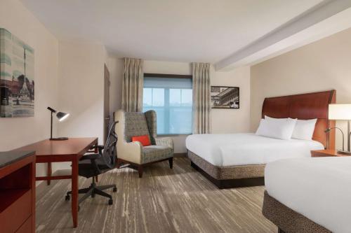 Queen Room with Two Queen Beds - Mobility and Hearing Access del hotel Hilton Garden Inn Troy. Foto 1