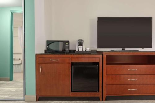 Queen Room with Two Queen Beds - Mobility and Hearing Access del hotel Hilton Garden Inn Troy. Foto 2