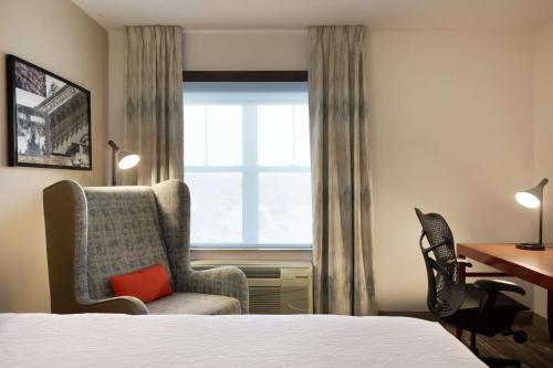 Habitación con 2 camas grandes del hotel Hilton Garden Inn Troy. Foto 3