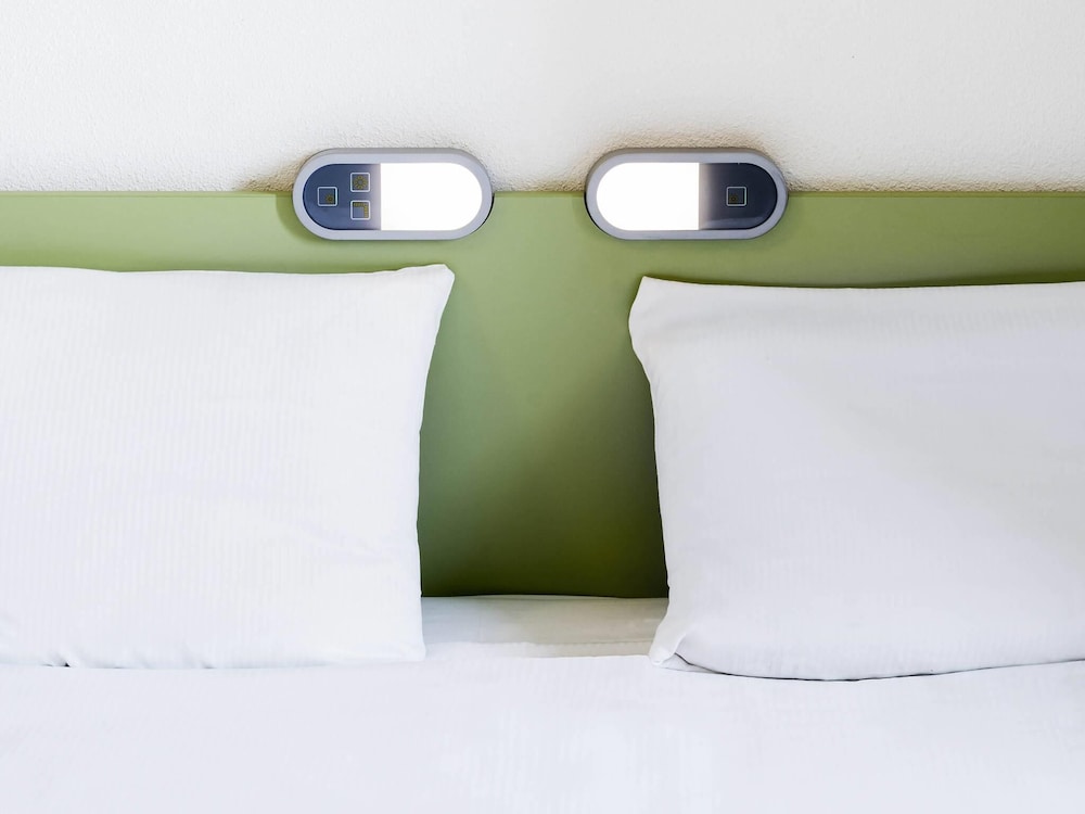 Habitación doble con una cama doble para hasta 2 personas del hotel Ibis Budget Luxembourg Sud. Foto 1