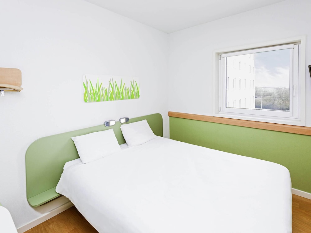 Habitación doble con una cama doble para hasta 2 personas del hotel Ibis Budget Luxembourg Sud. Foto 2