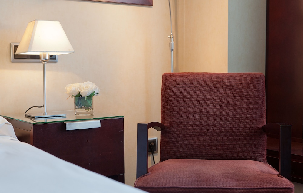 Estándar con cama supletoria del hotel Andalucia Center. Foto 1