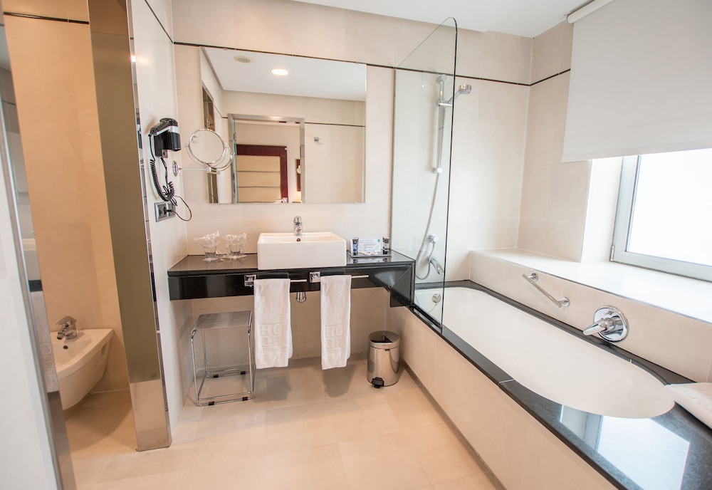 Estándar con cama supletoria del hotel Andalucia Center. Foto 8