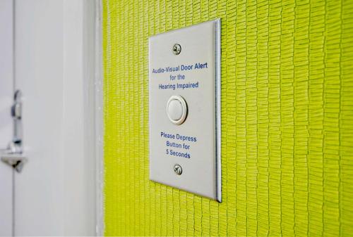 Suite Estudio con cama extragrande - Adaptada para personas con discapacidad auditiva/No fumadores del hotel Home2 Suites By Hilton Rochester Henrietta, Ny. Foto 1