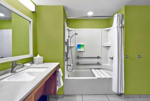 Estudio con 2 camas grandes - Adaptado para personas con movilidad reducida - No fumadores del hotel Home2 Suites By Hilton Rochester Henrietta, Ny