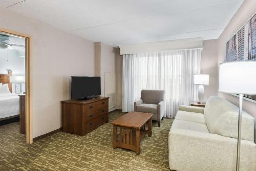 Suite de 1 dormitorio con cama King - No fumadores del hotel Homewood Suites By Hilton Buffalo/amherst. Foto 7