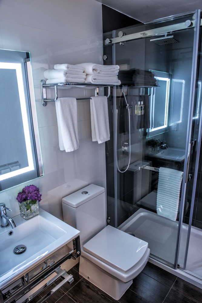 Habitación básica, 2 camas dobles del hotel Bpm - Brooklyn New York. Foto 3