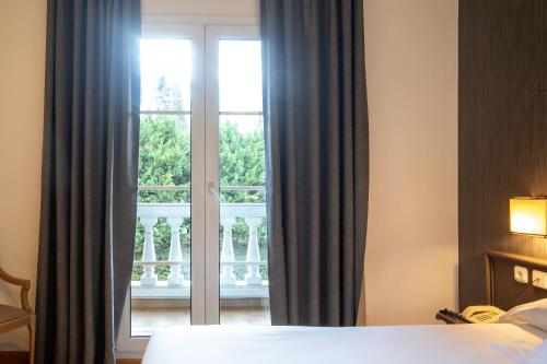 Habitación Doble con balcón del hotel Urdanibia Park. Foto 2