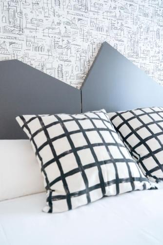 Habitación con cama extragrande. del hotel Urdanibia Park. Foto 5