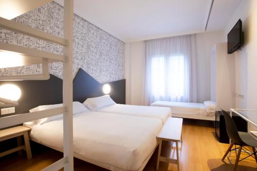 Habitación Triple del hotel Urdanibia Park. Foto 1