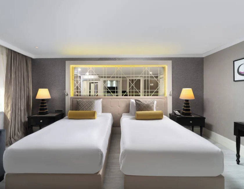 Habitación triple Vista ciudad Con Vistas 1 Cama Individual 1 Cama doble del hotel Mercure Istanbul Bomonti. Foto 4
